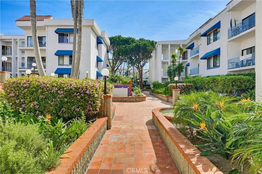 Additional image 2 of 8328 Regents Road Unit 1F, San Diego, CA 92122