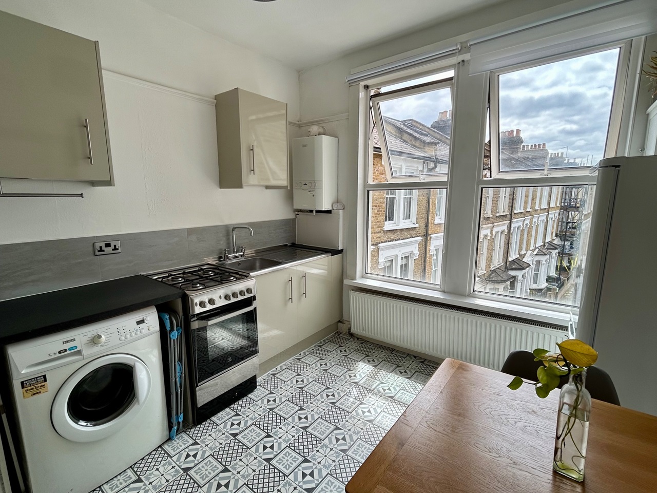 Additional image 2 of 1 Bed Flat, Tradescant Road, SW8, N1 7GU