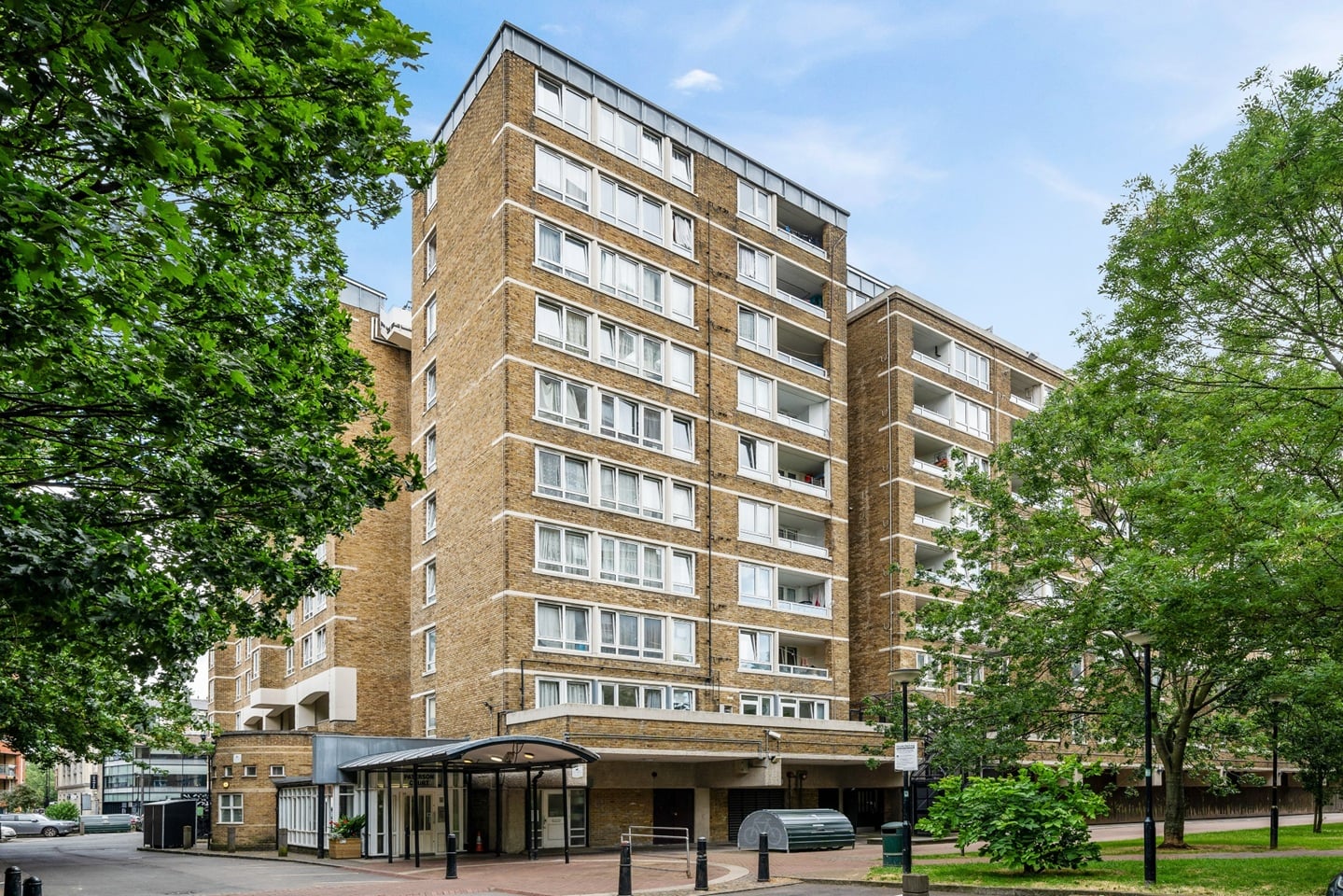 3 Bed Flat, Saint Lukes Estate, EC1V, N1 7GU