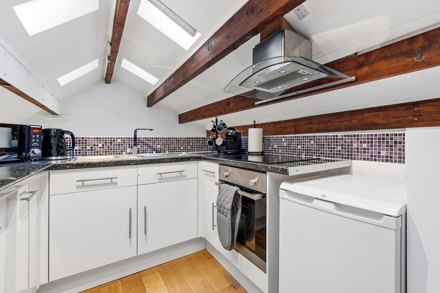 Additional image 25 of 2 Bed Flat, Ovington Mews, SW3, N1 7GU