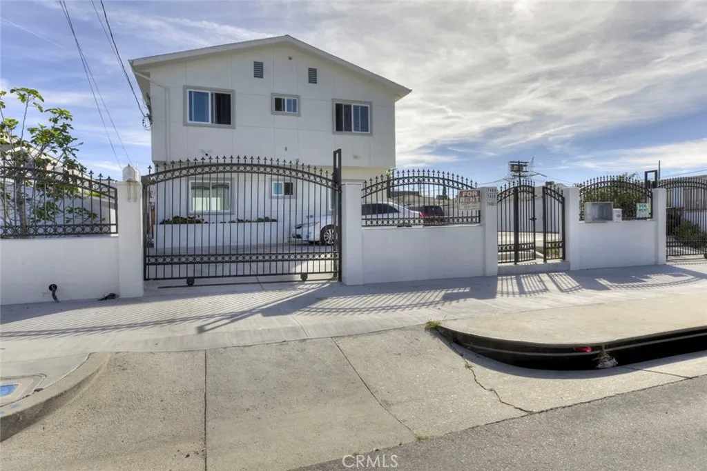 Additional image 2 of 7408 Radford Ave, North Hollywood, CA 91605