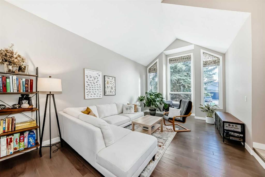 Additional image 3 of 152 Wood Valley Rise SW, Calgary, AB, T2W 5T2