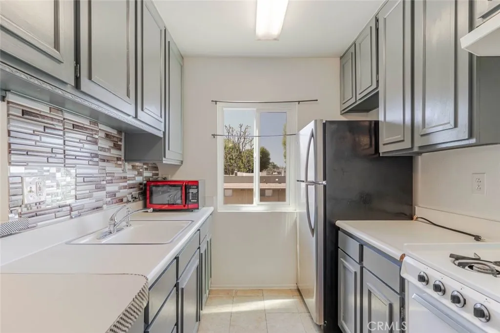 Additional image 11 of 17900 Sherman Way Unit 320, Reseda, CA 91335