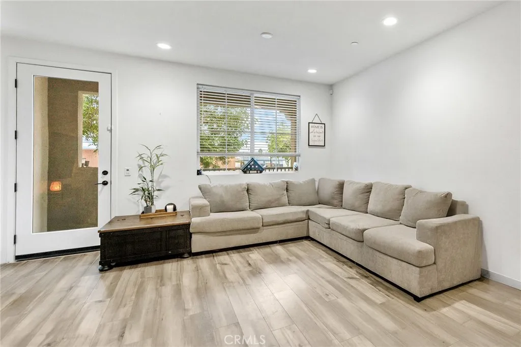 Additional image 8 of 2560 Valentina Way Unit 2, Commerce, CA 90040