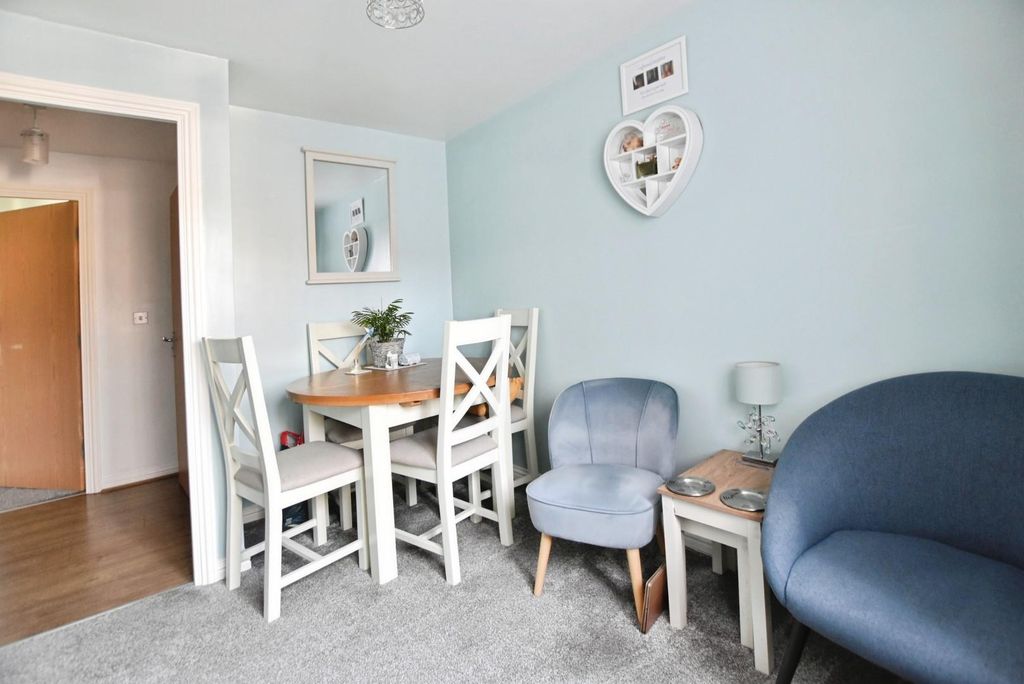 2 bed flat for salePintail Close, Scunthorpe DN16 photo 3