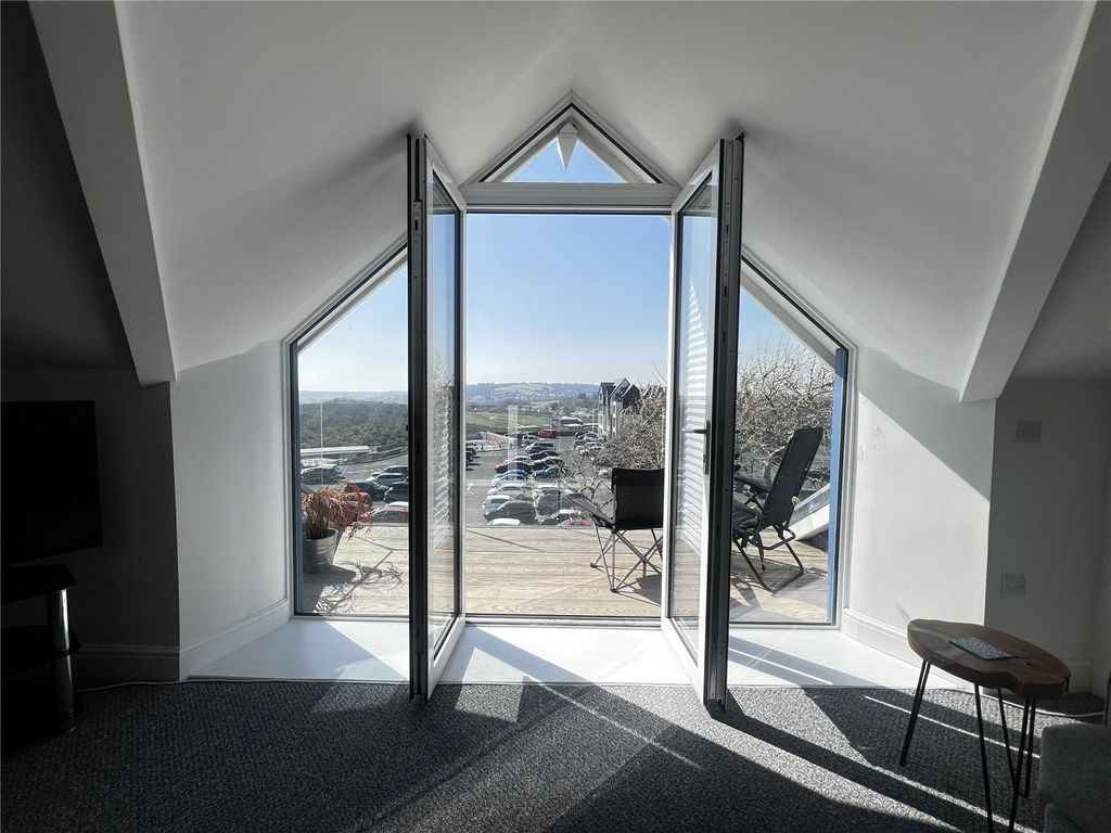 Additional image 5 of 2 bed flat for saleFlat 9 Islay Court 21-22, Victoria Street, Tenby, Pembrokeshire SA70