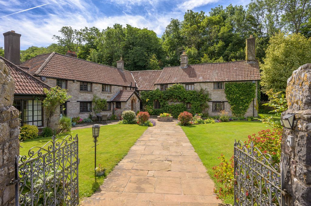5 bed detached house for salePlunder Street, Bristol BS49