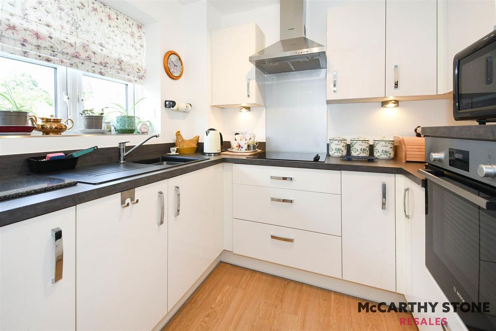 Additional image 5 of 2 bed flat for saleGibson Court, Tattershall Road, Woodhall Spa LN10