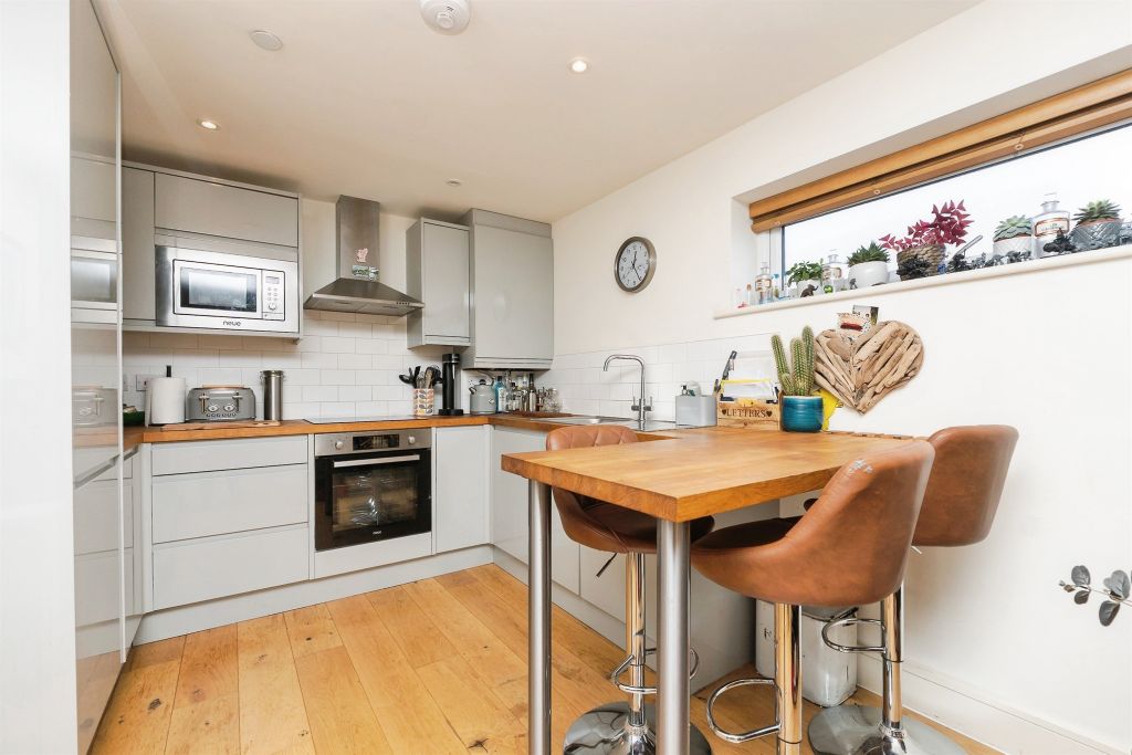 2 bed flat for saleNetham Road, Bristol BS5 photo 4