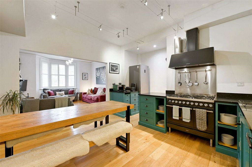 Additional image 5 of 2 bed flat for saleStation Road, Henley-On-Thames, Oxfordshire RG9