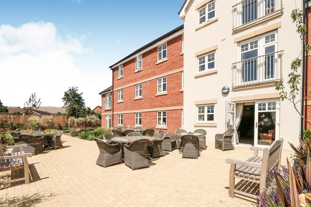 2 bed flat for saleRosebud Court, Westfield Road, Wellingborough NN8