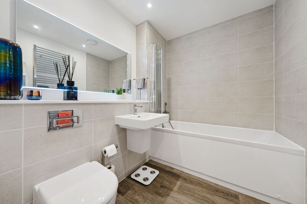 Additional image 17 of 2 bed flat for sale122 Festival Court, Prince's Quay, Glasgow G51