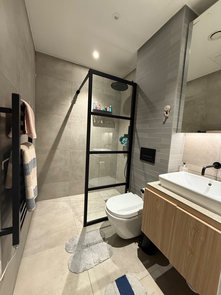 Additional image 9 of 2 Bed Flat, Dock Street, E1, N1 7GU