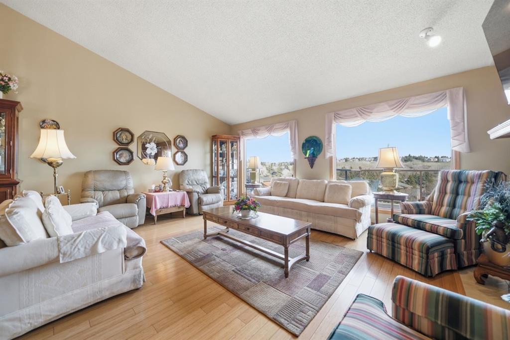 Additional image 5 of 44 Edgeland Close NW, Calgary, AB, T3A 3B1