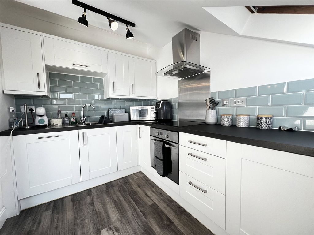 Additional image 9 of 2 bed flat for saleFlat 9 Islay Court 21-22, Victoria Street, Tenby, Pembrokeshire SA70