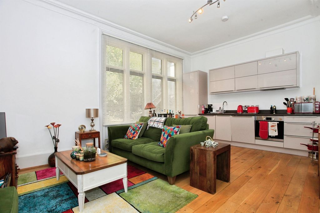 Additional image 4 of 2 bed flat for salePriestgate, Peterborough PE1