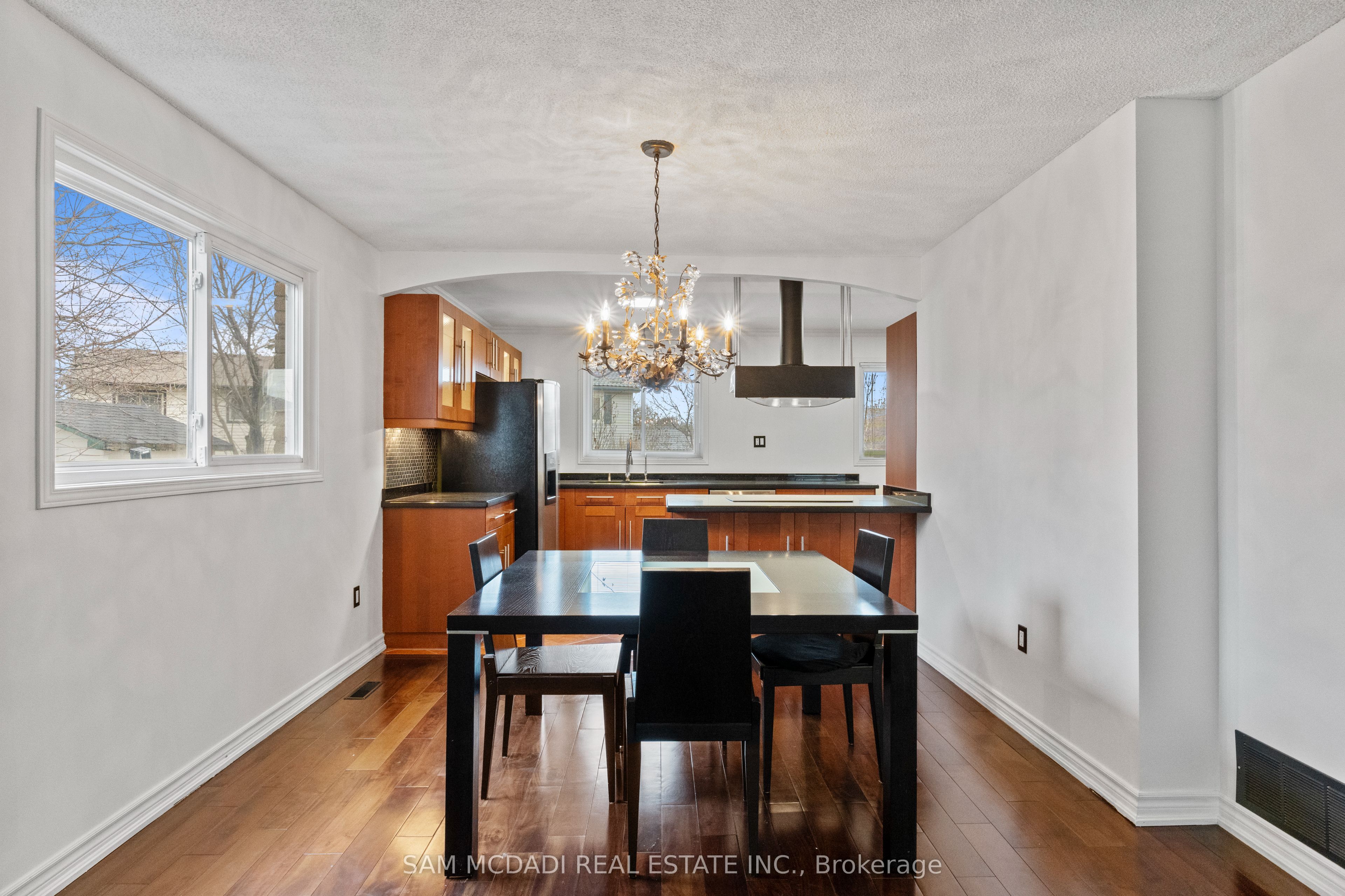 Additional image 5 of 6085 Starfield Crescent, Mississauga, ON, L5N 1X2