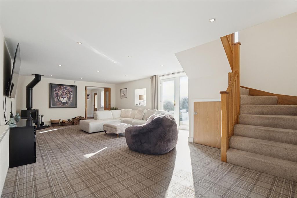 5 bed detached house for saleWester Moss, Rumbling Bridge KY13 photo 4