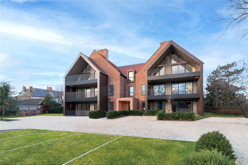 3 bed flat for saleThe Links, Meols Drive, West Kirby, Wirral CH48