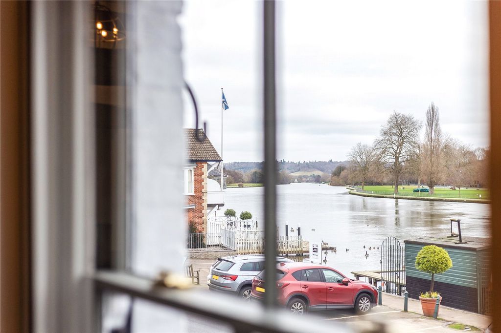 Additional image 2 of 2 bed flat for saleThameside, Henley-On-Thames, Oxfordshire RG9