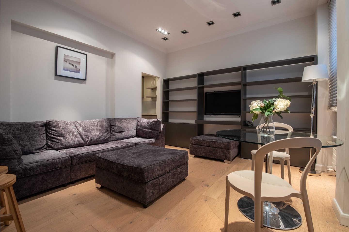 1 Bed Flat, Courtfield Road, SW7, N1 7GU