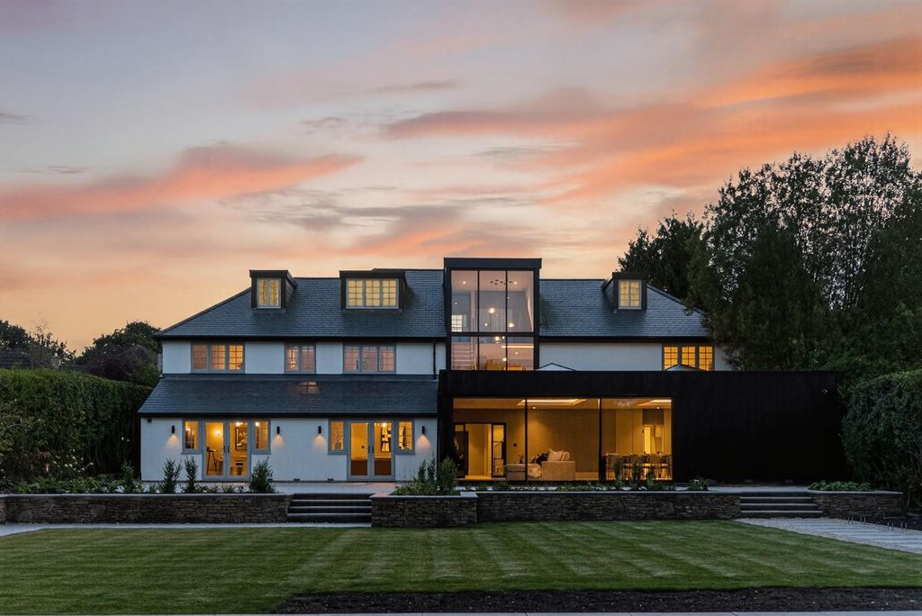 8 bed detached house for saleSandmoor Drive, Alwoodley LS17