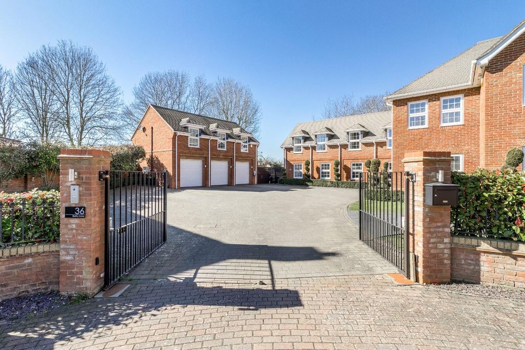 Additional image 39 of 6 bed detached house for saleBelfry Lane, Collingtree Park, Northampton NN4