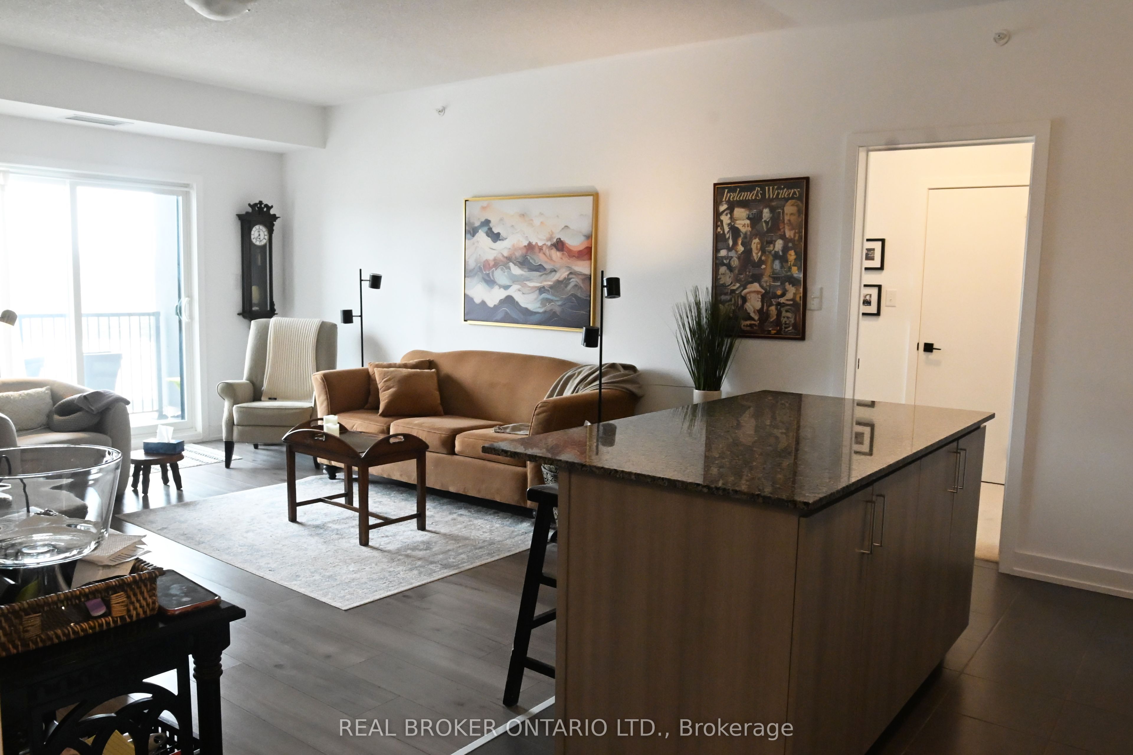 204-4 Spice Way, Barrie, ON, L9J 0M2