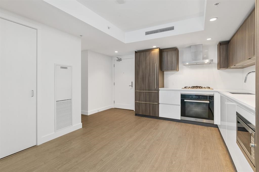 Additional image 3 of 85X-6328 No. 3 Road, Richmond, BC, V6Y 0L6