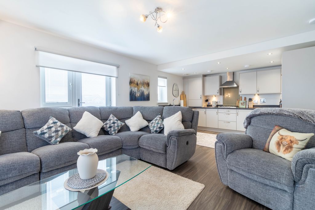 3 bed flat for saleTrajan Road, Perth PH1 photo 2