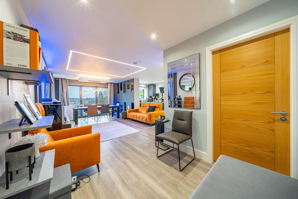2 bed flat for saleNicker Hill, Keyworth, Nottingham NG12 photo 4