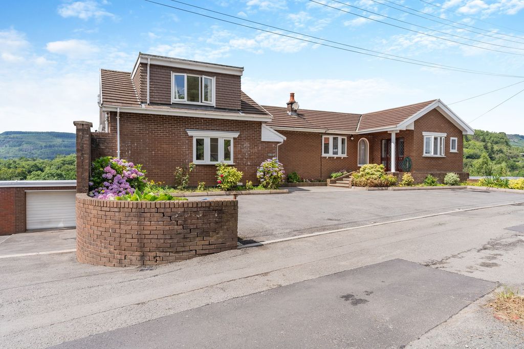 7 bed detached house for salePentwyn Deintyr, Treharris CF46