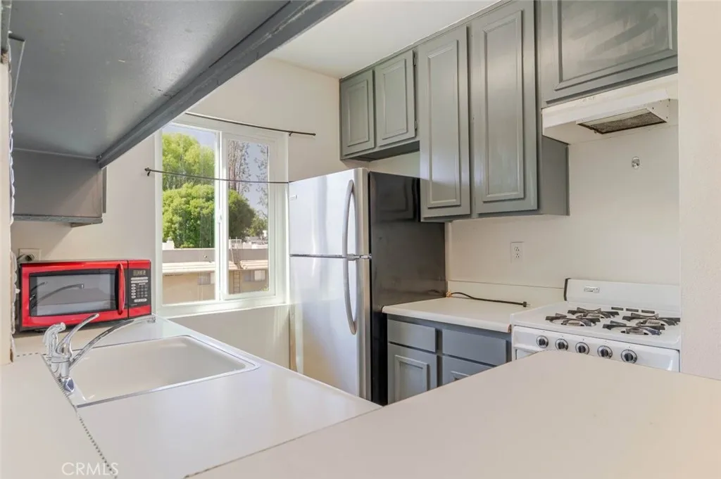 Additional image 31 of 17900 Sherman Way Unit 320, Reseda, CA 91335
