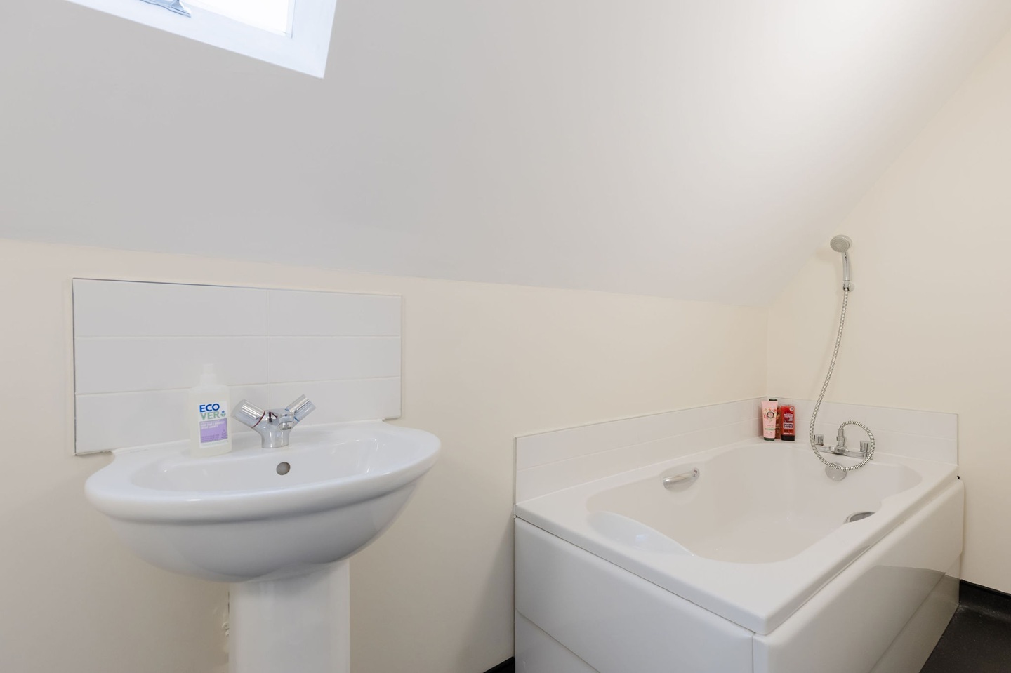 Additional image 6 of 2 Bed Flat, Commercial Street, E1, N1 7GU