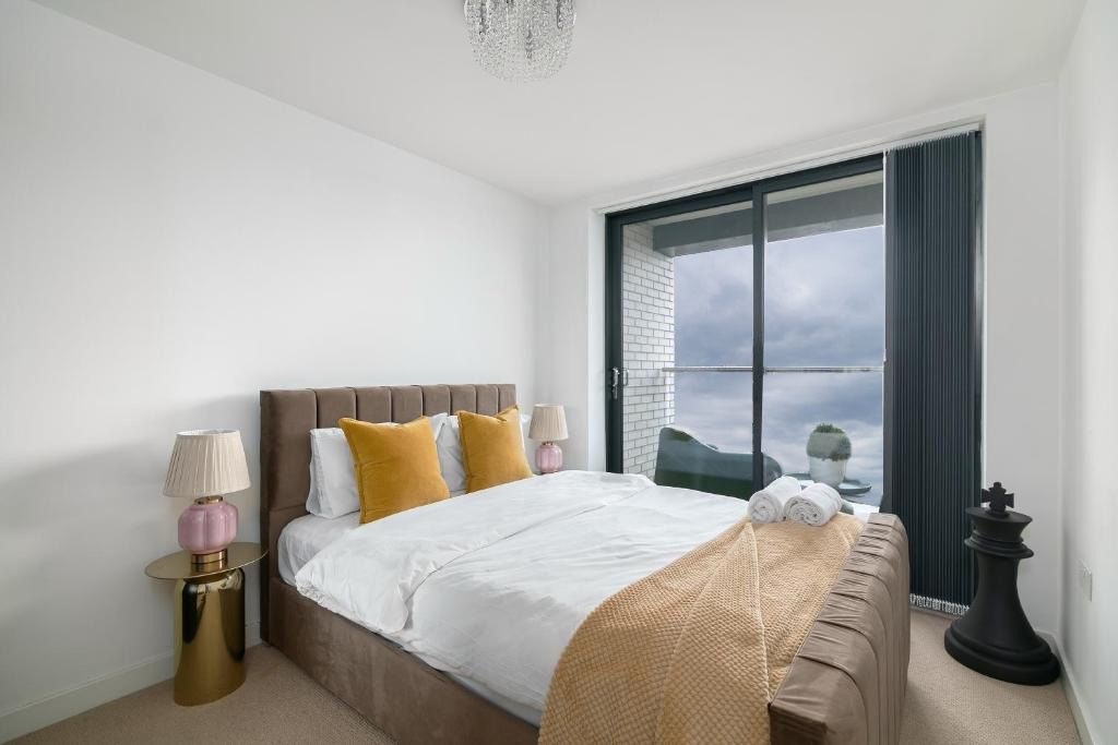 2 Bed Penthouse, Commercial St, E1, N1 7GU