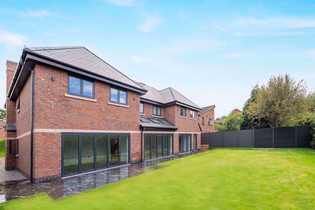 6 bed detached house for saleHighgrove Gardens, Edwalton, Nottingham NG12