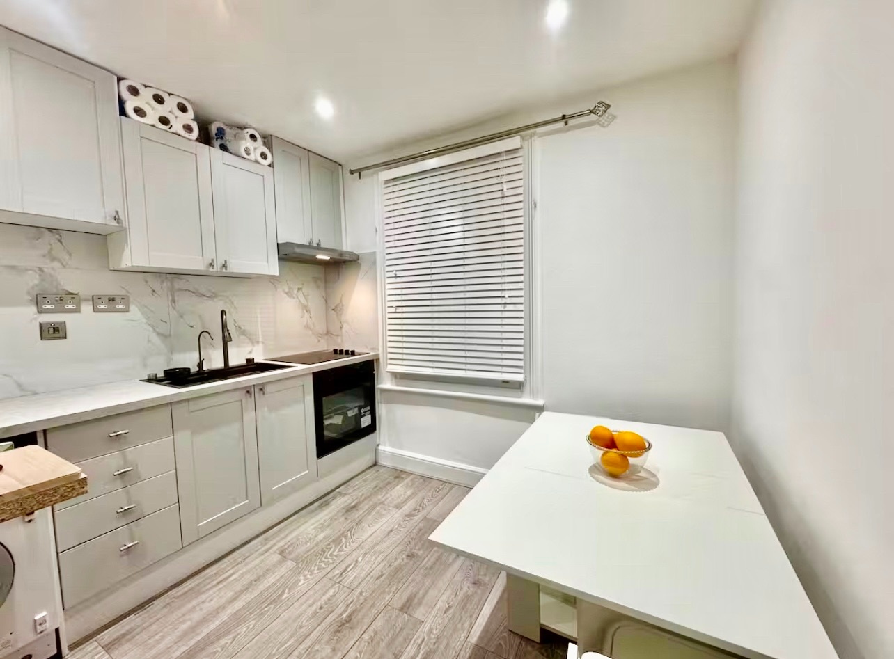 Additional image 2 of 1 Bed Flat, Top Floor Gaywood Street, SE1, N1 7GU