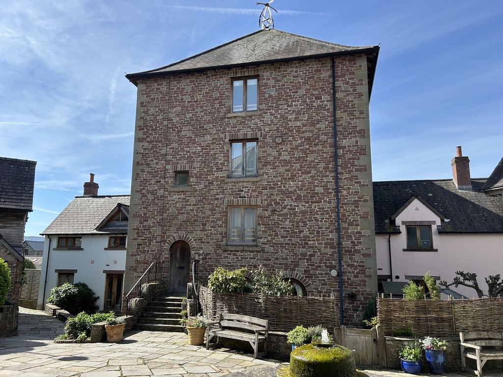 2 bed flat for saleUpper House Farm, Crickhowell, Powys. NP8