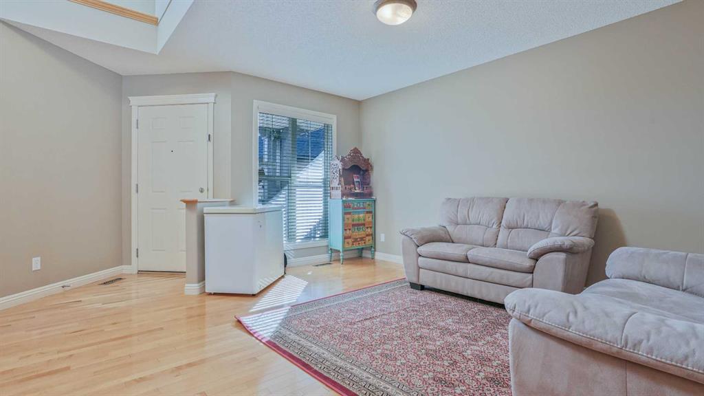 Additional image 5 of 220 Everwillow Green SW, Calgary, AB, T2Y 4V9