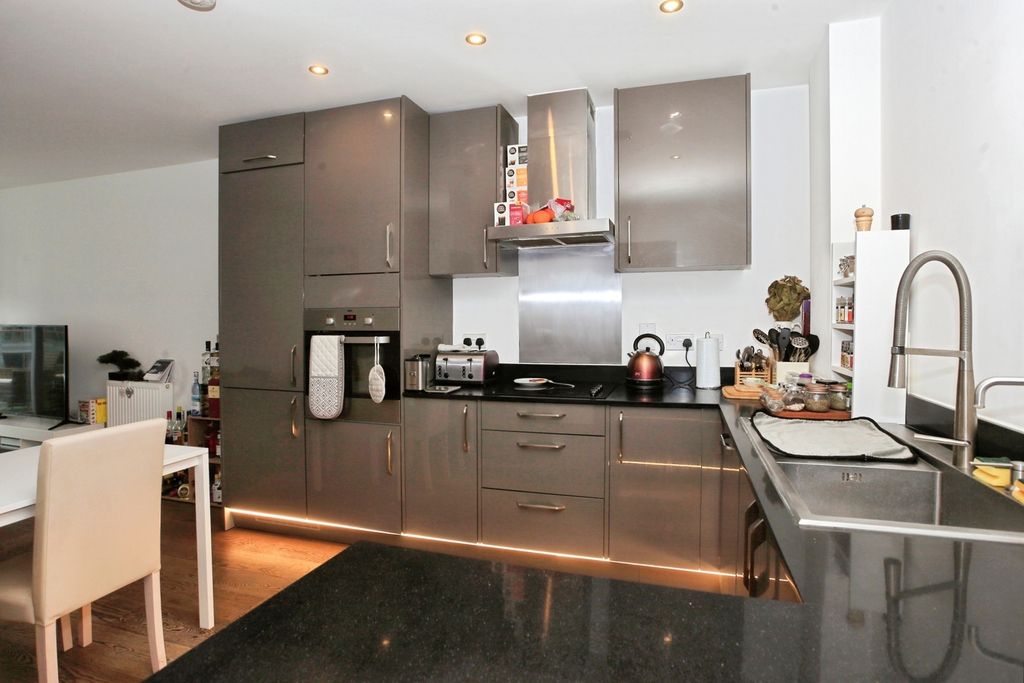 Additional image 9 of 2 bed flat for saleEast Station Road, Fletton Quays, Peterborough, Cambridgeshire PE2