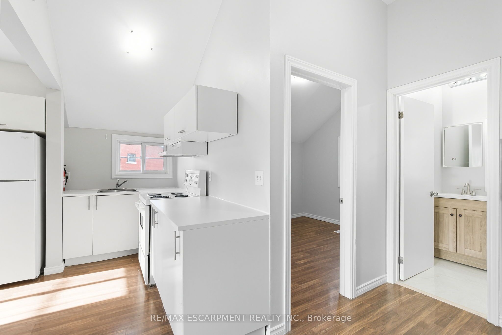 Additional image 6 of 2-2 Windsor Street, Hamilton, ON, L8R 2G8