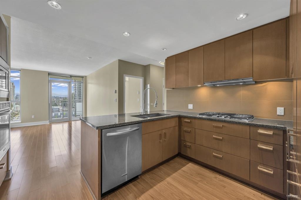 Additional image 3 of 1505-3008 Glen Drive, Coquitlam, BC, V3B 0J5