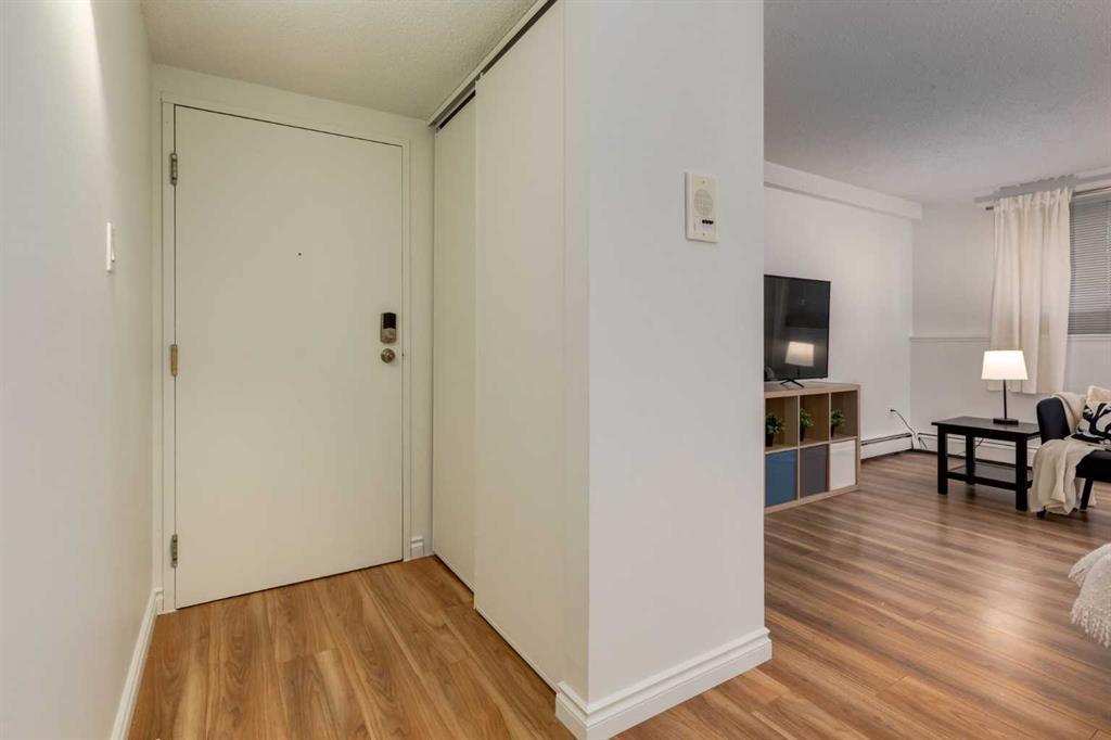 Additional image 3 of 504-11620 Elbow Drive SW, Calgary, AB, T2W 3L6