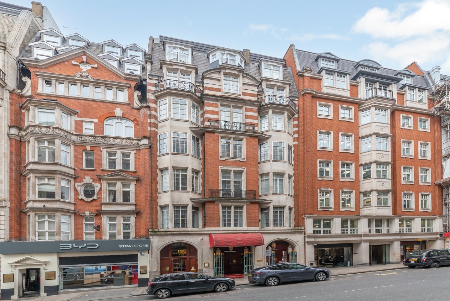 3 Bed Flat, Berkeley St, W1J, N1 7GU