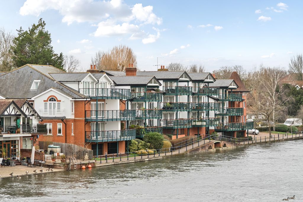 Additional image 2 of 2 bed flat for saleRay Mead Road, Maidenhead SL6