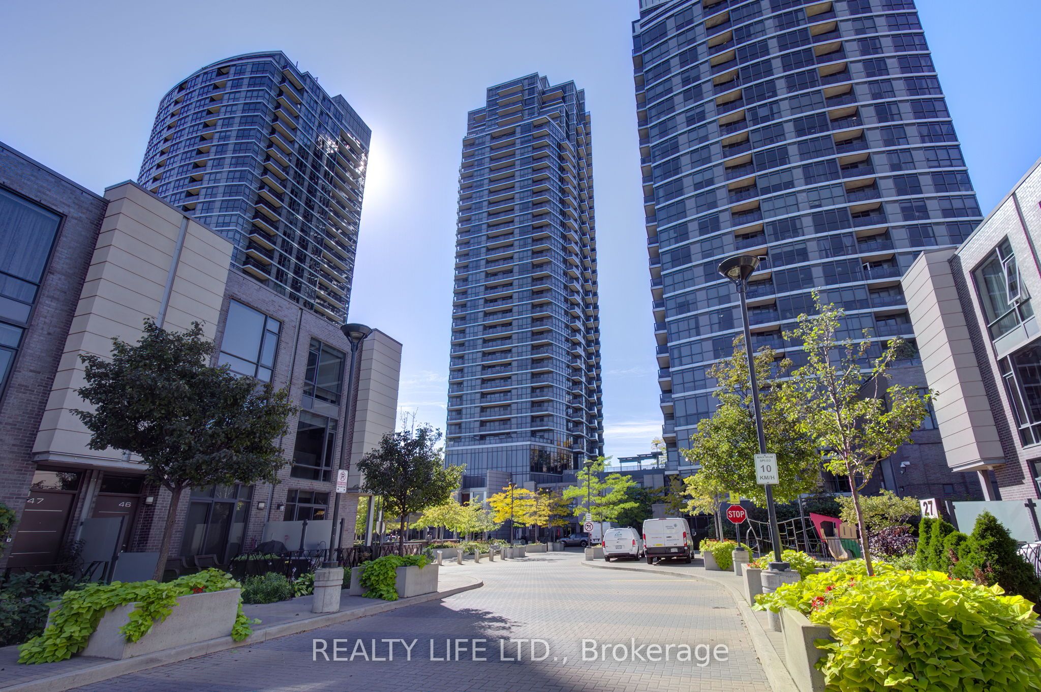 1003-5 Valhalla Inn Road, Toronto, ON, M9B 0B1