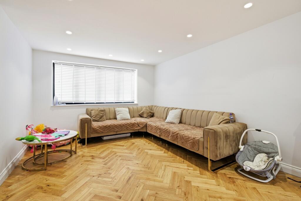 Additional image 5 of Meadway, Colney Heath, St. Albans, Hertfordshire, AL4