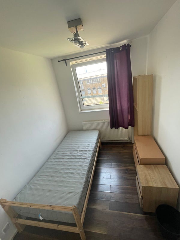 Room in a Shared Flat, Whitechapel High St, E1, N1 7GU