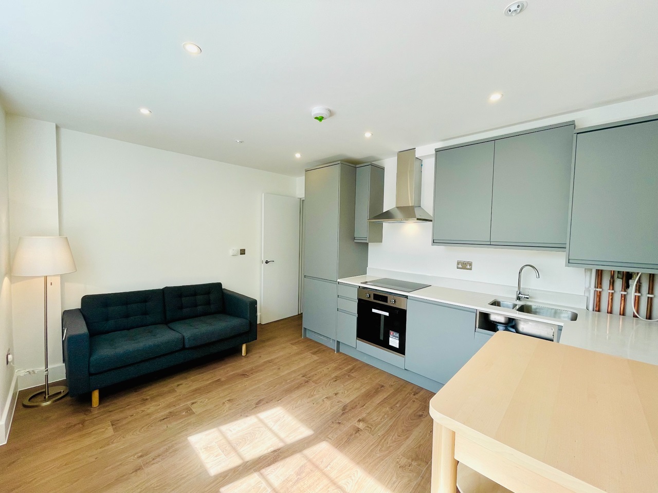 Additional image 2 of 2 Bed Flat, Wandsworth Road, SW8, N1 7GU