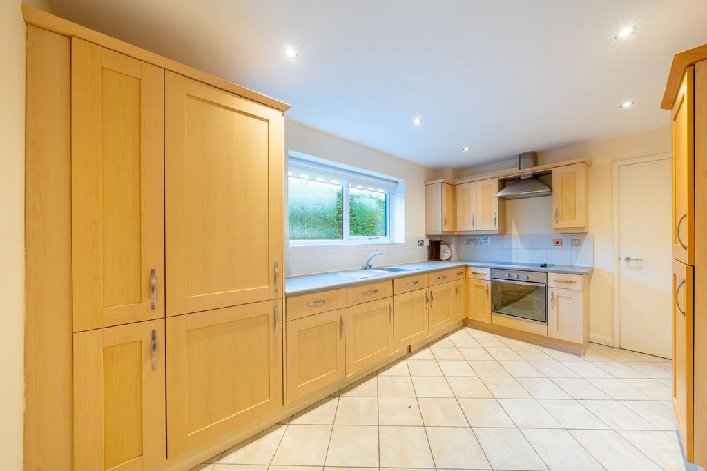 Additional image 7 of 2 bed flat for saleRoslyn Court, Willow Wong, Burton Joyce NG14